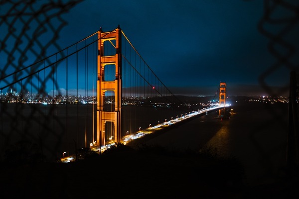 A picture of the golden gate bridge at night.